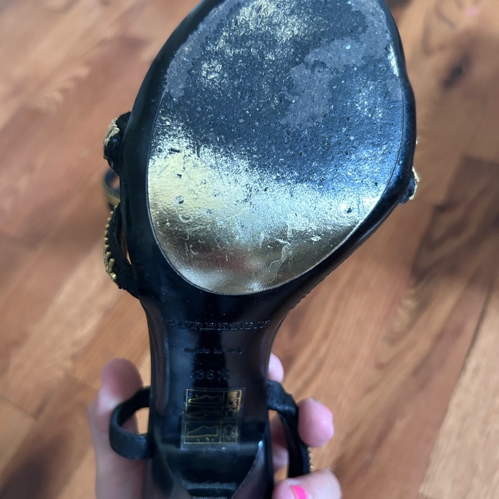 Burberry Elegant Black and Gold Women's Heels - Picture 5 of 7